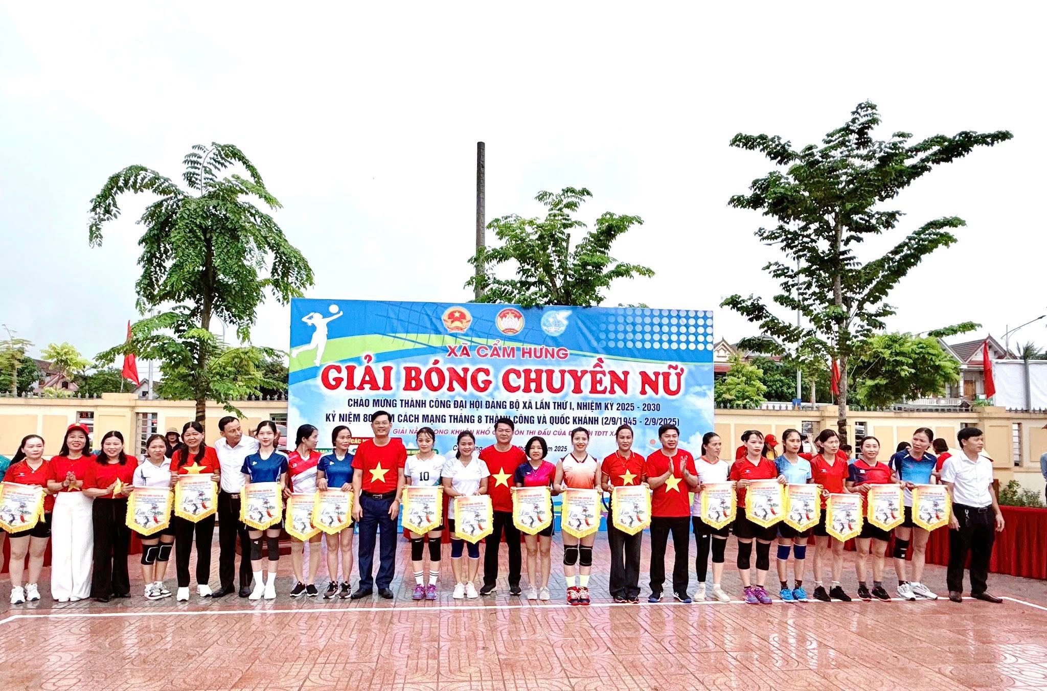 KHAI MẠC GIẢI BÓNG CHUYỀN NỮ CHÀO MỪNG THÀNH CÔNG ĐẠI HỘI ĐẢNG BỘ XÃ CẨM HƯNG LẦN THỨ NHẤT NHIỆM KỲ 2025  -2030