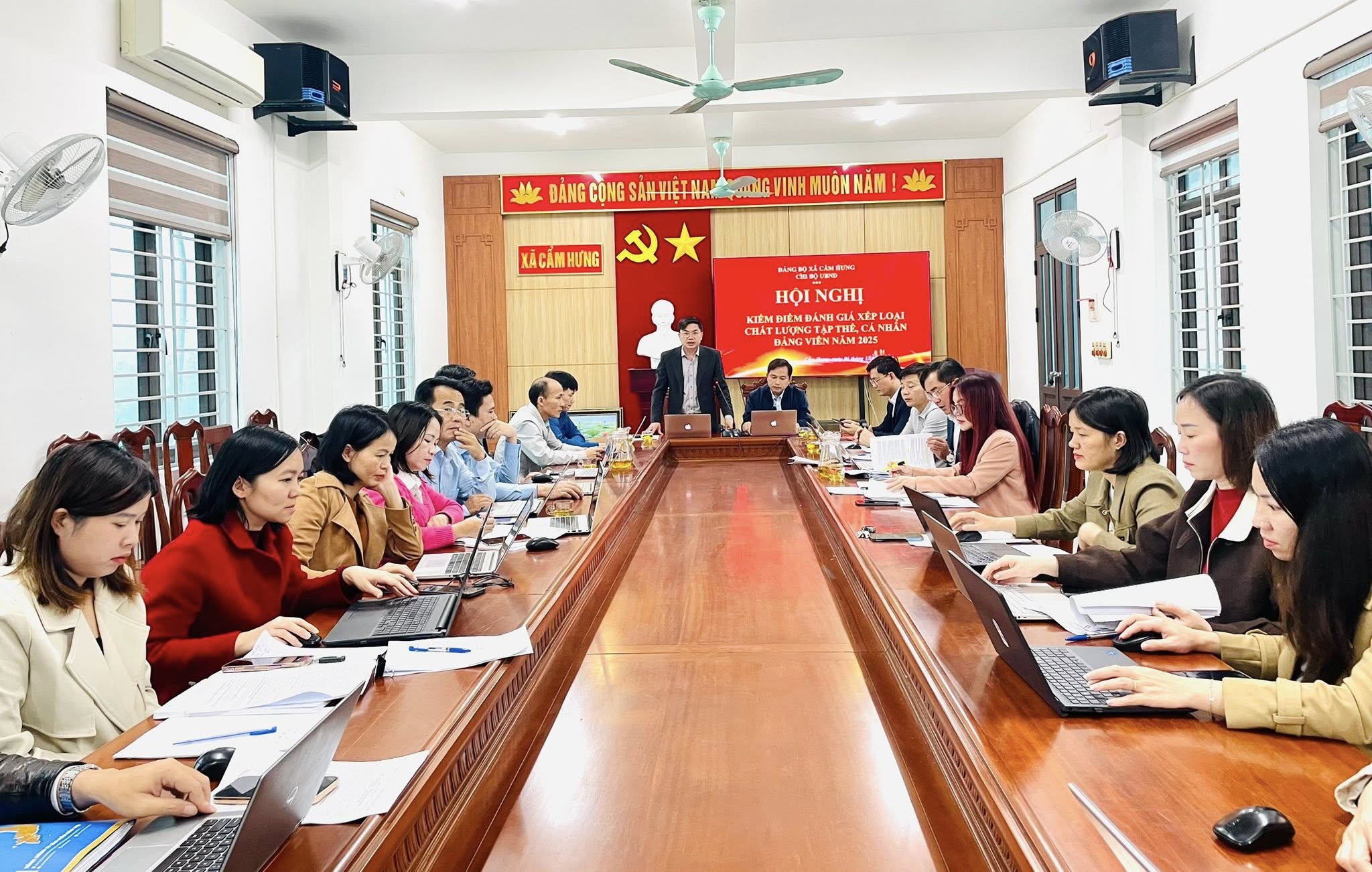 CẨM HƯNG TRIỂN KHAI NGHIÊM TÚC CÔNG TÁC KIỂM ĐIỂM, ĐÁNH GIÁ, XẾP LOẠI NĂM 2025