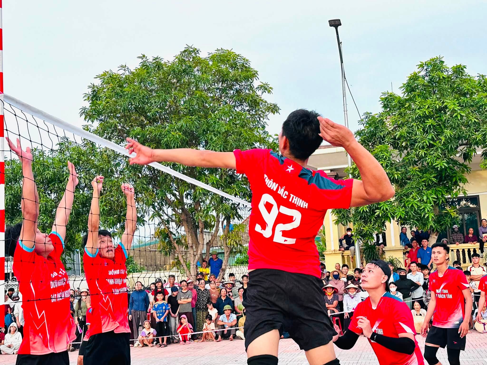 Giải bóng chuyền nam xã Cẩm Hưng năm 2026 khép lại ấn tượng – Bắc Thịnh đăng quang ngôi vô địch