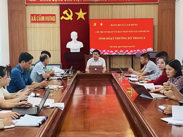 CẨM HƯNG: TỔ CHỨC HỌP THƯỜNG KỲ CHI BỘ CƠ QUAN UBND XÃ THÁNG 8 VÀ GIAO BAN TUẦN