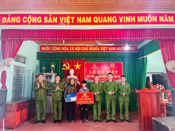 RA MẮT MÔ HÌNH “CON NUÔI CÔNG AN XÃ” – CÁCH LÀM THIẾT THỰC TRONG CÔNG TÁC DÂN VẬN Ở CƠ SỞ