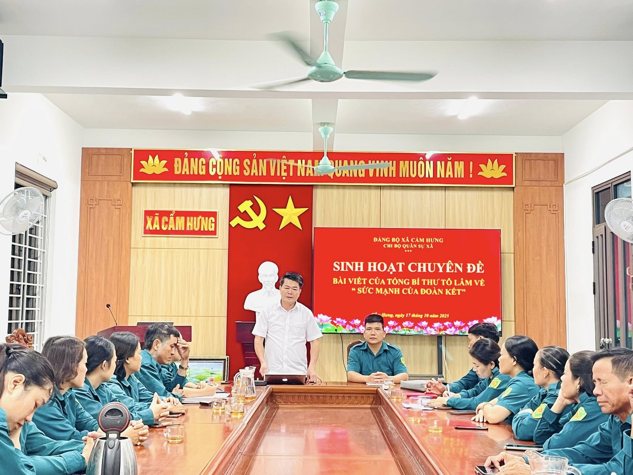 SÔI NỔI SINH HOẠT CHUYÊN ĐỀ VỀ BÀI VIẾT “ SỨC MẠNH CỦA ĐOÀN KẾT” CỦA TỔNG BÍ THƯ TÔ LÂM - LAN TOẢ TINH THẦN ĐOÀN KẾT TRONG TOÀN ĐẢNG BỘ XÃ CẨM HƯNG.