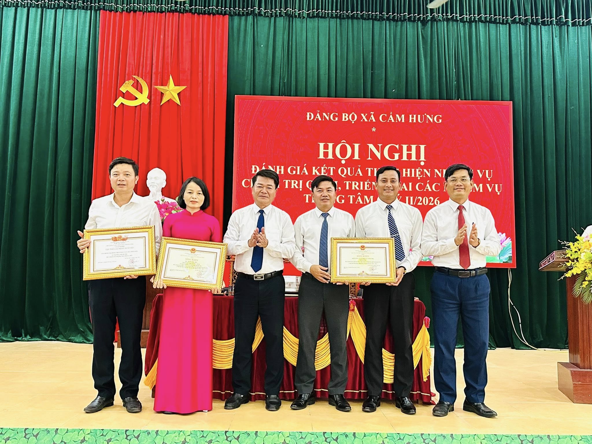 CẨM HƯNG TỔ CHỨC LỄ CHÀO CỜ THÁNG 4/2026: ĐÁNH GIÁ TOÀN DIỆN QUÝ I, TRIỂN KHAI NHIỆM VỤ TRỌNG TÂM QUÝ II VÀ THỰC HIỆN QUY TRÌNH QUY HOẠCH CÁN BỘ