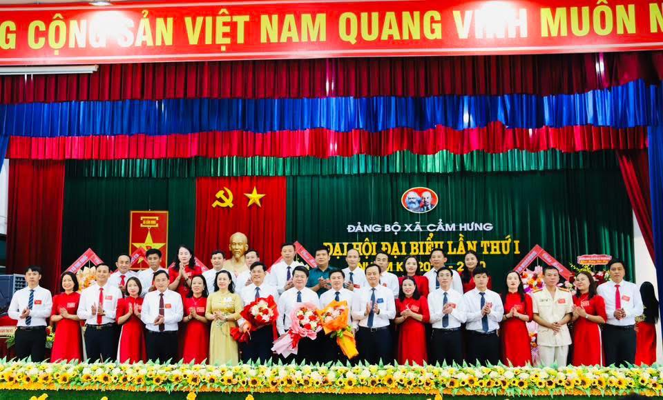 CẨM HƯNG KHÁT VỌNG Ý CHÍ XÂY DỰNG PHÁT TRIỂN ĐỒNG BỘ VƯƠN MÌNH BƯỚC VÀO KỶ NGUYÊN MỚI.