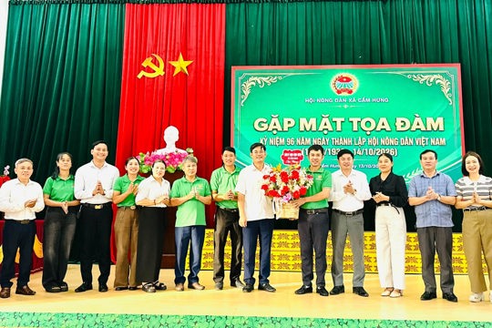 Cẩm Hưng kỷ niệm 96 năm ngày thành lập Hội nông dân Việt Nam: Phát huy truyền thống, đổi mới phong trào nông dân