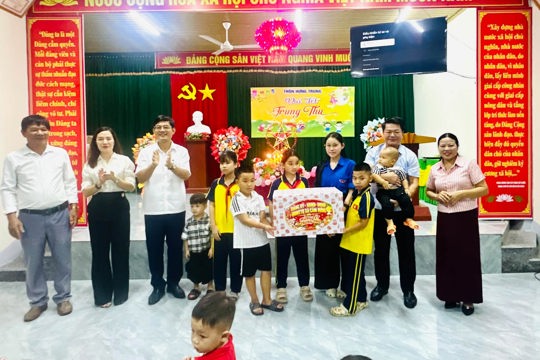 Ấm áp một mùa trăng, trọn vẹn tình yêu thương