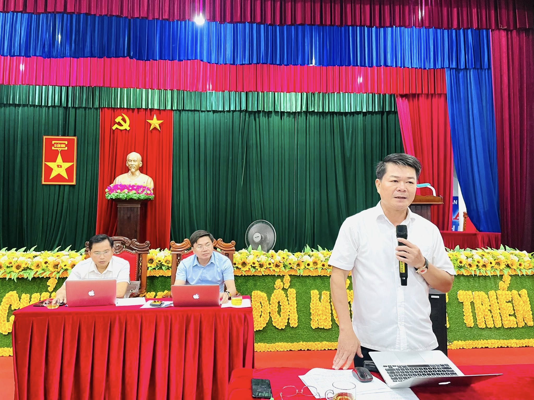 CẨM HƯNG TỔ CHỨC HỘI NGHỊ SƠ KẾT CÔNG TÁC DỒN ĐIỀN ĐỔI THỬA, XÂY DỰNG NÔNG THÔN MỚI VÀ TRIỂN KHAI NHIỆM VỤ TRỌNG TÂM THỜI GIAN TỚI 