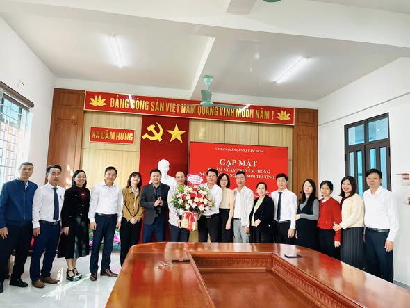 UBND XÃ CẨM HƯNG TỔ CHỨC GẶP MẶT KỶ NIỆM 80 NĂM NGÀY THÀNH LẬP NGÀNH NÔNG NGHIỆP VÀ MÔI TRƯỜNG